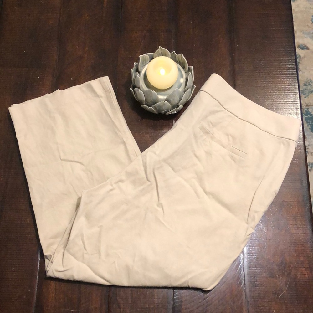 Chico’s Super Comfortable Crop Pants | Khaki Size 2.5